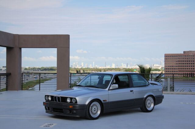 1991 BMW 3-Series E30 - 325i