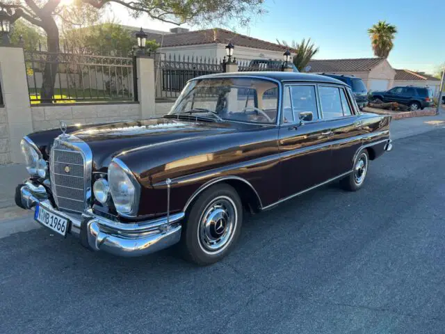 1966 Mercedes-Benz 200-Series 230s