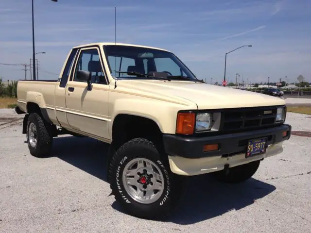 1986 Toyota SR5 Pickup Ext. Cab 4x4 SR5