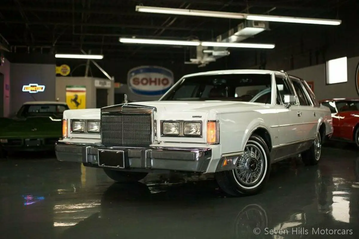 1988 Lincoln Town Car Signature Series