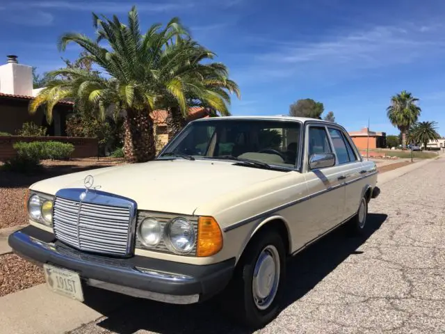 1980 Mercedes-Benz 200-Series