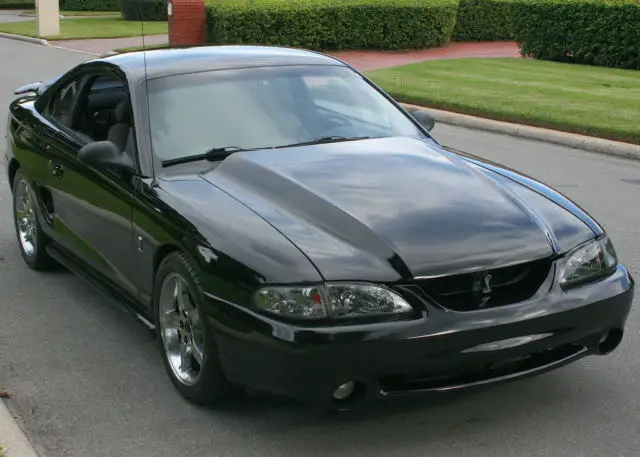 1994 Ford Mustang COBRA - 5.0 LITRE V-8 - 5 SPEED