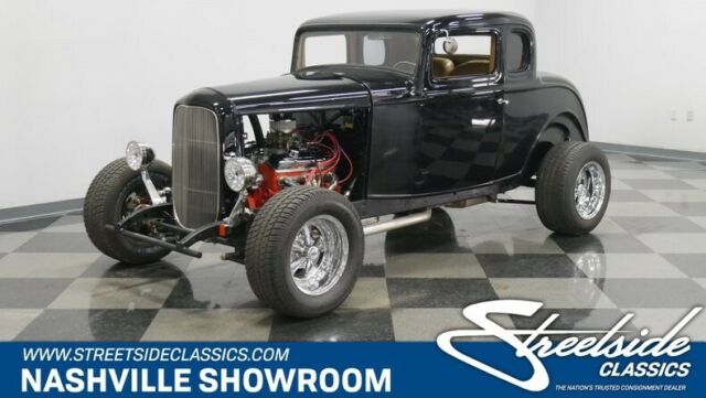 1932 Ford 5-Window --