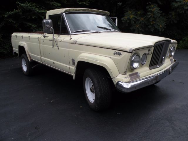 1963 Jeep J-300 Custom Cab