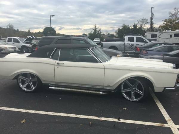 1970 Lincoln Continental Mark III leather/wood