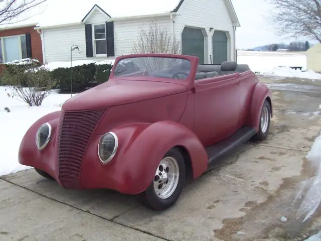 1937 Ford club convertible De Luxe