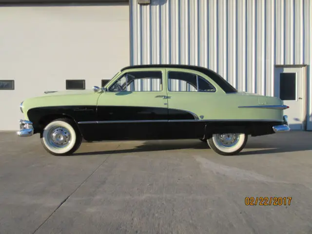 1951 Ford Crestliner