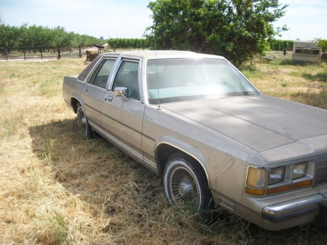 1989 Ford Crown Victoria 4Dr. Family Car
