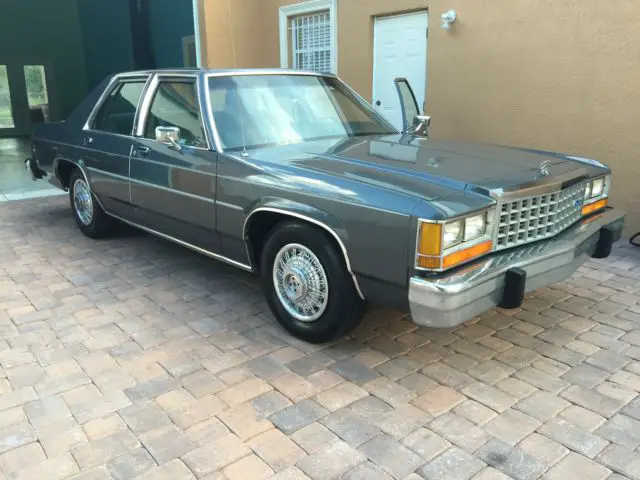 1987 Ford Crown Victoria LTD