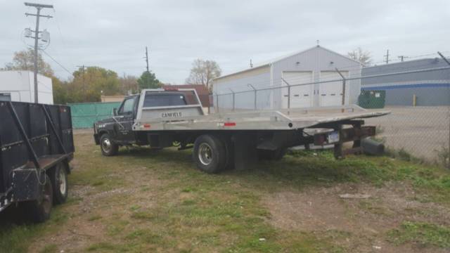 1986 Ford F-350 tow truck