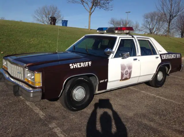 Ford LTD Crown Victoria Police Sedan 351W Sheriff car Vintage Squad car ...