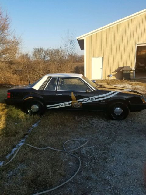 1983 Ford Other White and black
