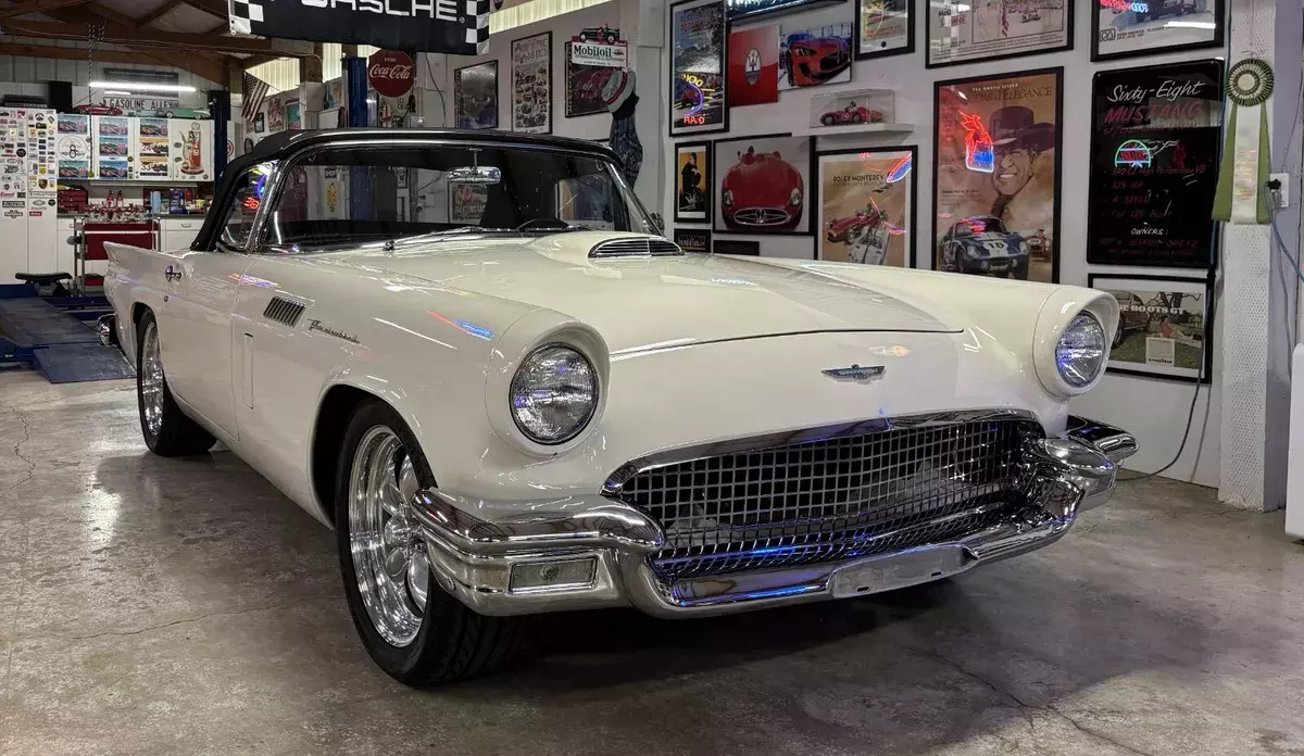 1957 Ford Thunderbird