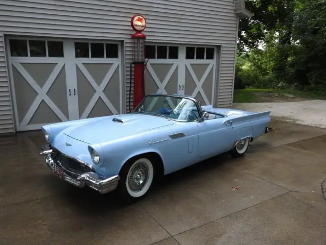 1957 Ford Thunderbird