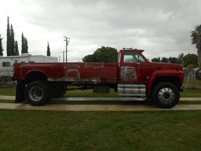 1989 Ford F800