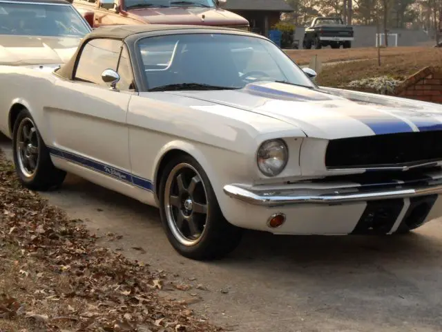 1965 Ford Mustang Shelby racing stripes