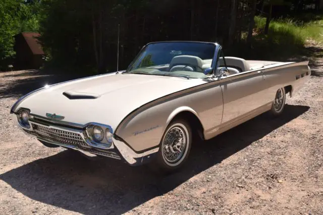 1962 Ford Thunderbird