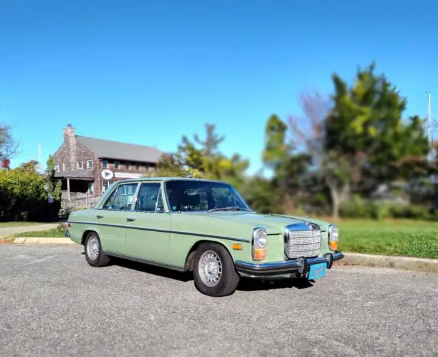 1973 Mercedes-Benz 200-Series