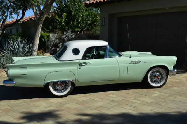 1957 Ford Thunderbird