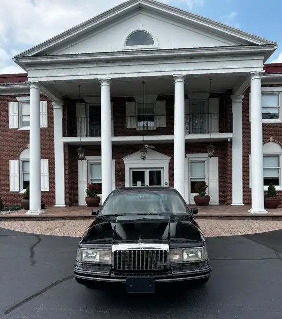 1993 Lincoln Town Car SIGNATURE