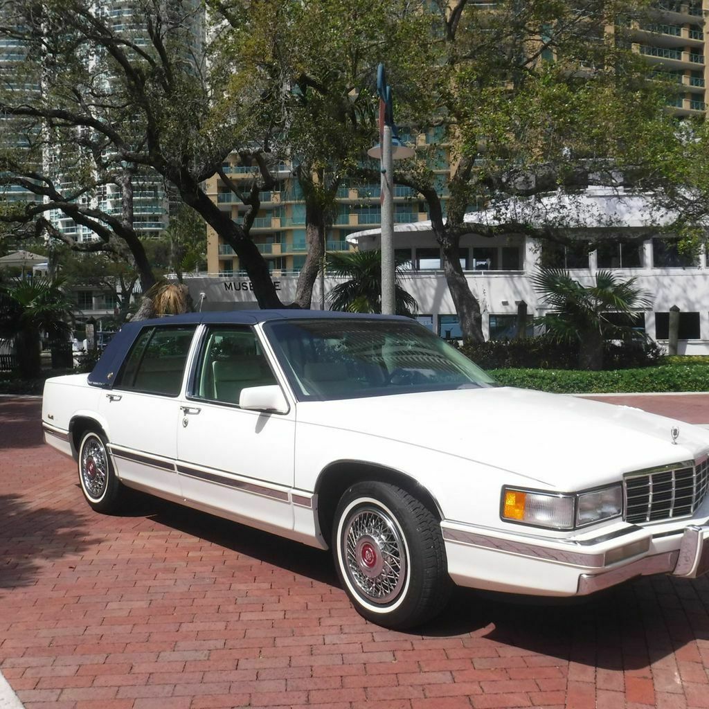 1992 Cadillac DeVille 4dr Sedan