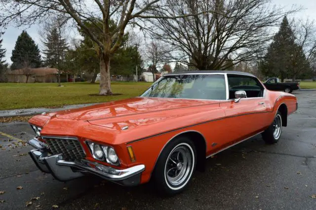 1972 Buick Riviera 2 DR HARDTOP