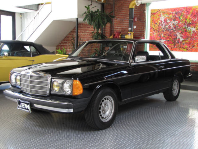 1982 Mercedes-Benz 300-Series Base Coupe 2-Door