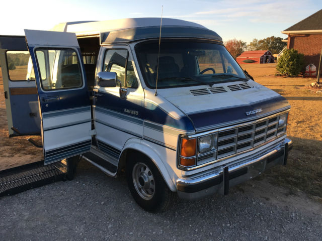 1992 Dodge Other Base Extended Passenger Van 3-Door