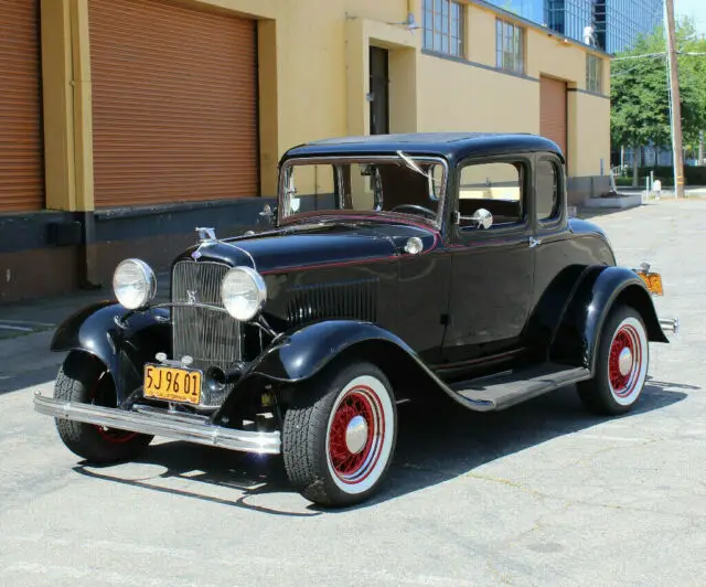 1932 Ford MODEL 18 5 WINDOW COUPE