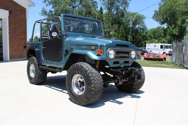 1973 Toyota Land Cruiser soft top