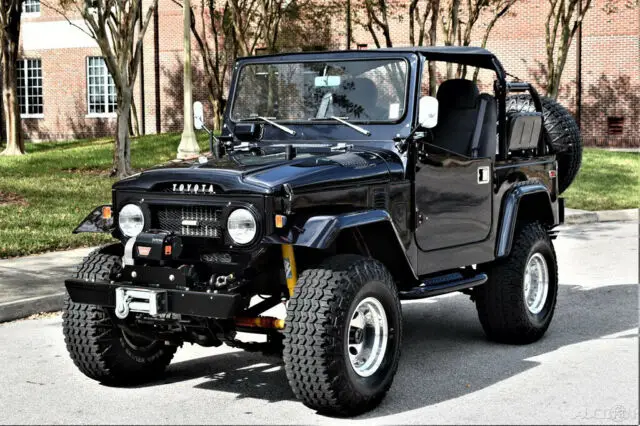 1976 Toyota FJ40 4x4 Land Cruiser Restomod Stunning Build