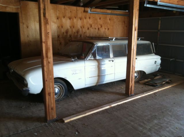 1960 Ford Falcon Wagon, Deluxe Trim Package