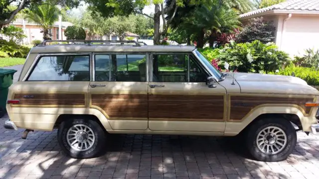 1989 Jeep Wagoneer Limited 4x4, 31,345 original miles