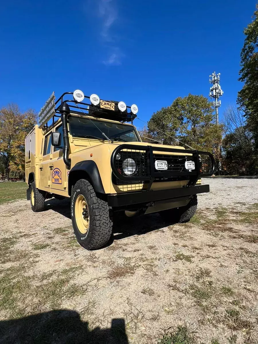 1900 Land Rover Defender