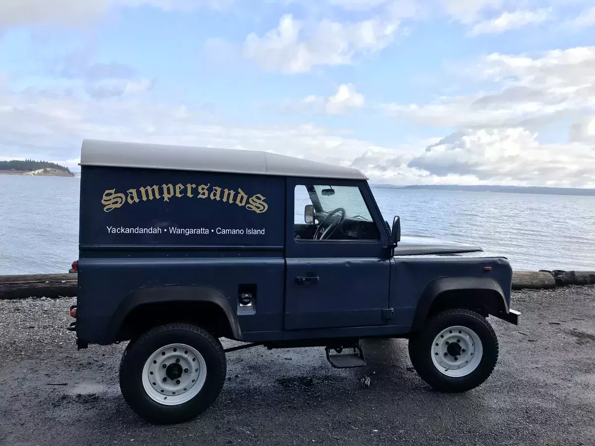 1993 Land Rover Defender graphics