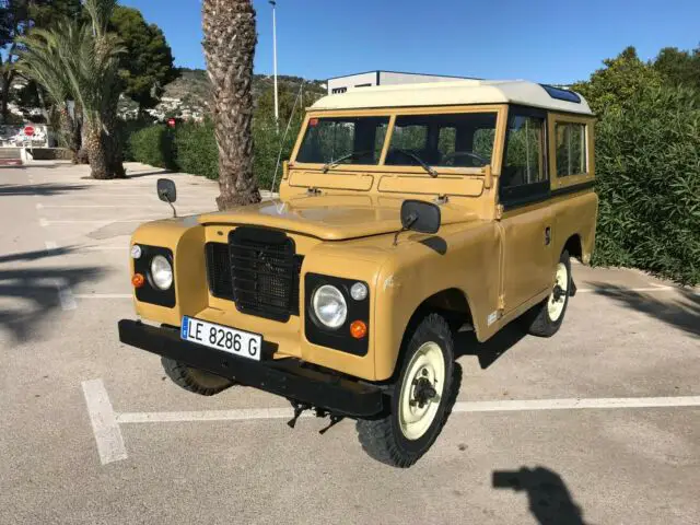 1980 Land Rover Defender removable hard top