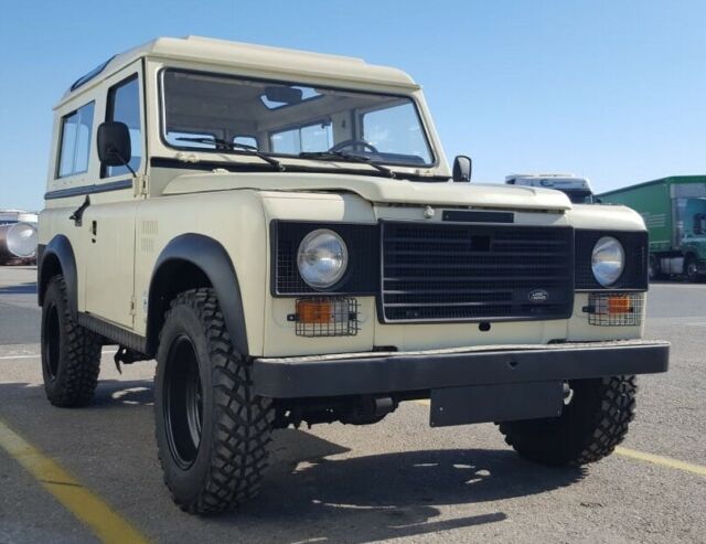 1986 Land Rover Defender MODEL 88