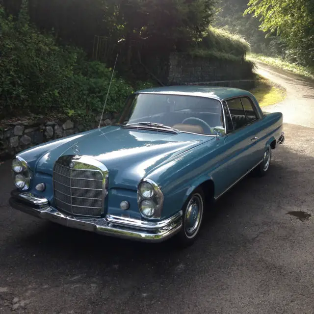 1962 Mercedes-Benz 200-Series 220 SE coupe / Manual transmission