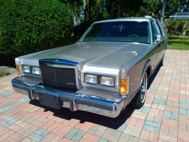 1989 Lincoln Town Car Cartier Signature