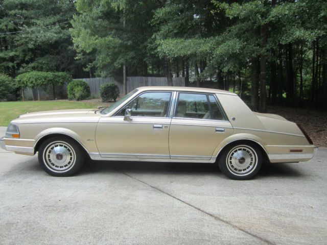 1986 Lincoln Continental Standard