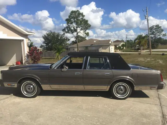 1988 Lincoln Town Car Designer Series