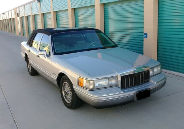 1991 Lincoln Town Car Signature