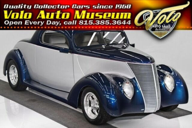 1937 Ford Custom --