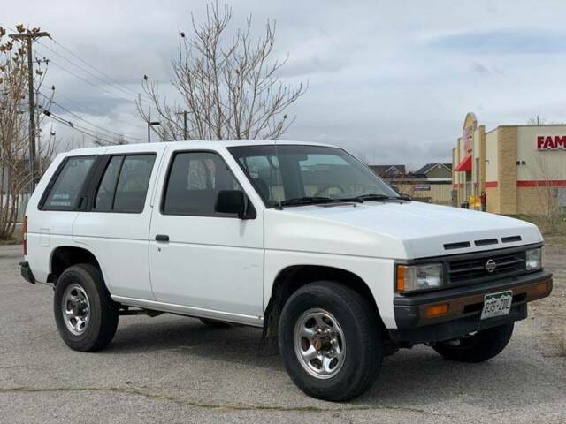 1991 Nissan Pathfinder XE 4dr 4WD SUV