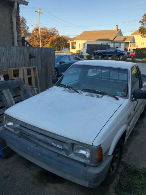 1987 Mazda B-Series Pickups standard bed