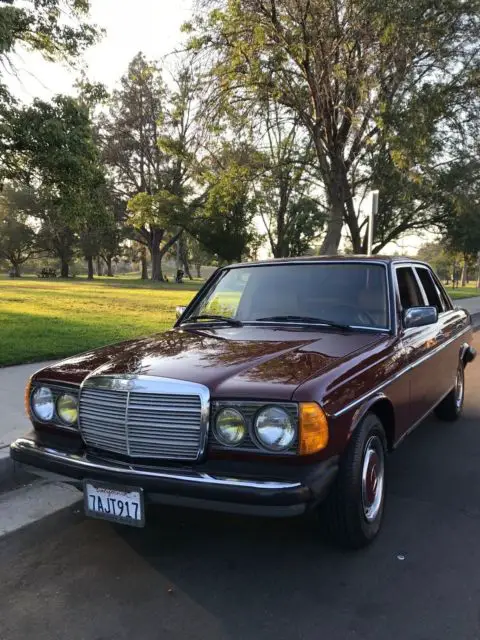 1983 Mercedes-Benz 200-Series