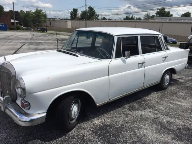 1966 Mercedes-Benz 200-Series