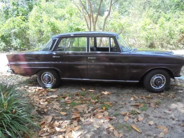 1967 Mercedes-Benz 200-Series