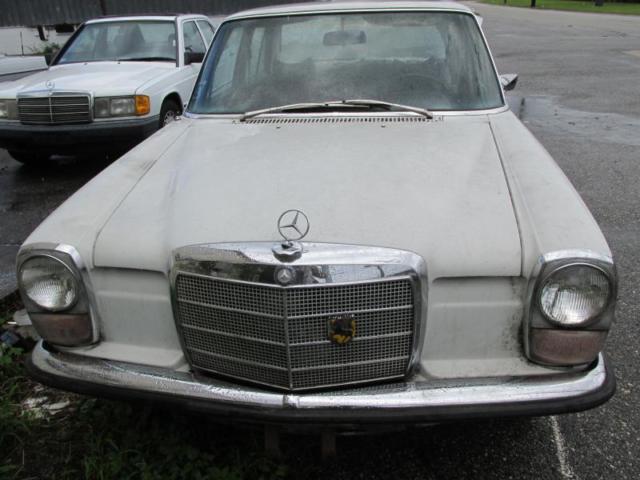 1971 Mercedes-Benz 200-Series