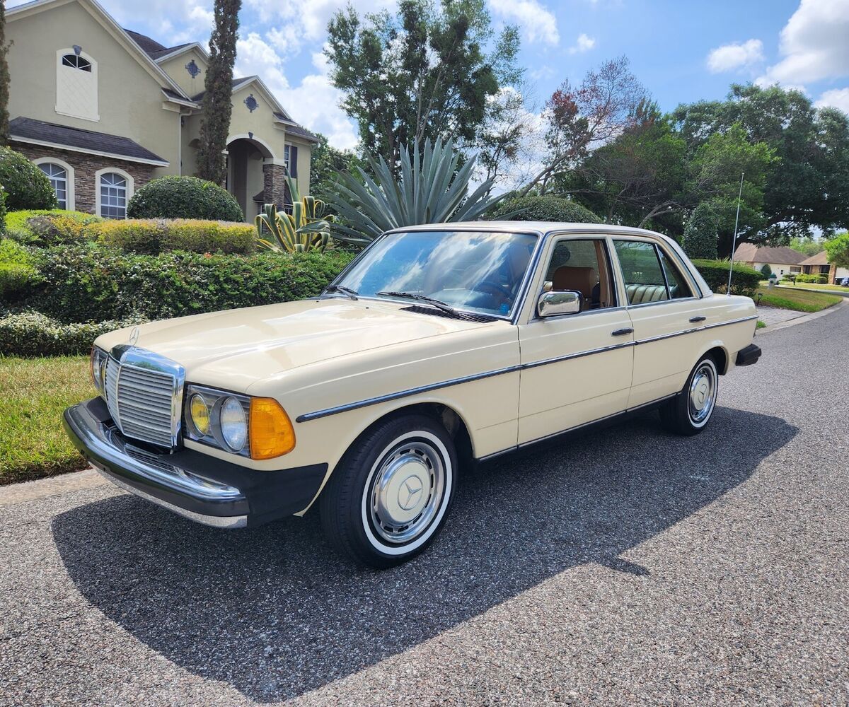 1979 Mercedes-Benz 200-Series